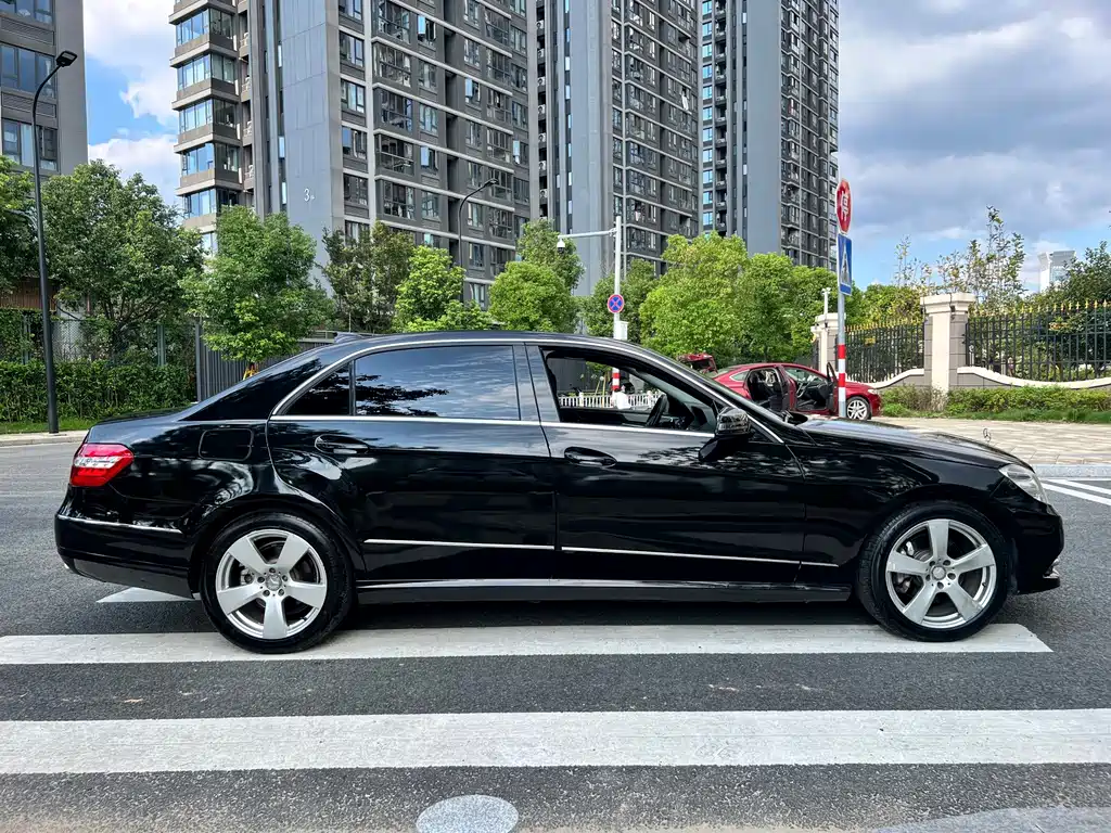 Mercedes-Benz E-Class — миниатюра 4