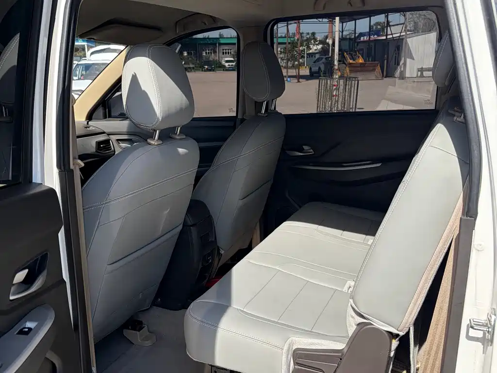 Wuling Hongguang — миниатюра 6