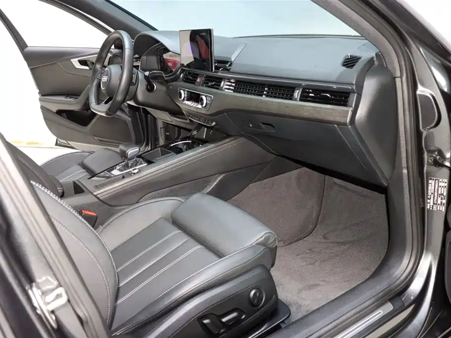 Audi A4L 2023 40 TFSI Luxury