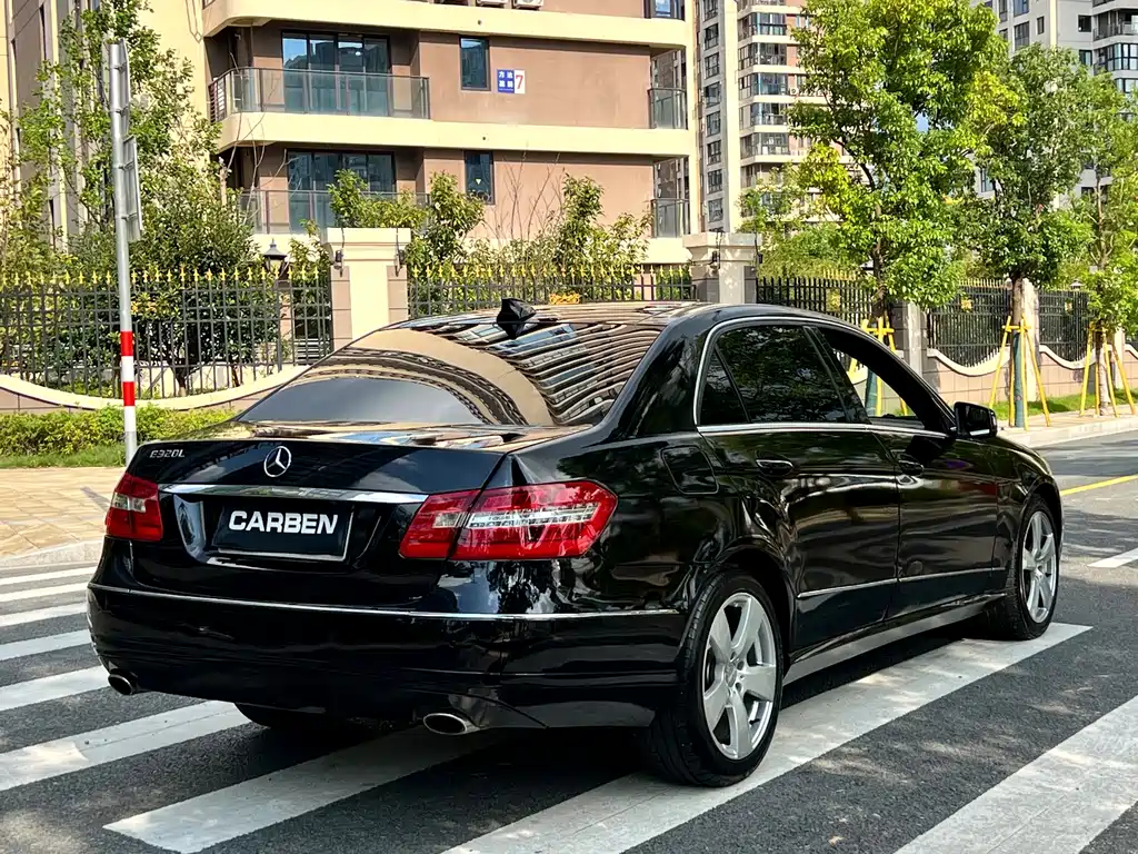 Mercedes-Benz E-Class — миниатюра 5