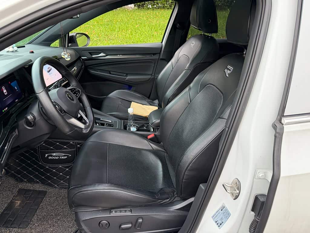 Volkswagen Golf 1.4 л 2021 г. Белый, пробег 15000 км