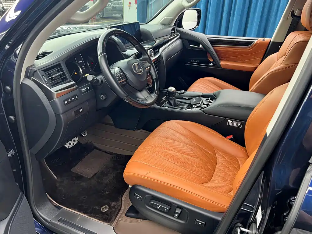 Lexus LX — миниатюра 9