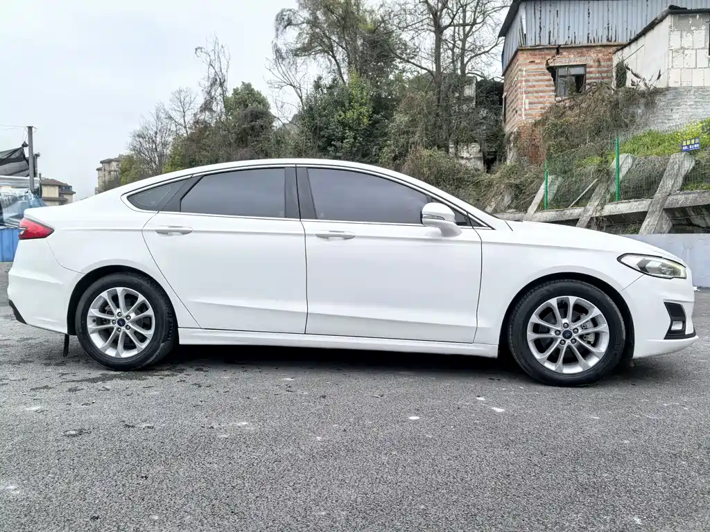 Ford Mondeo - фото 4