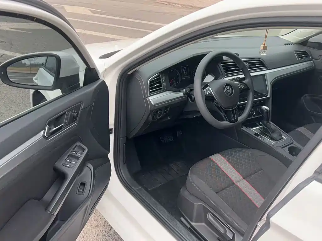 Volkswagen Lamando 2021 230TSI DSG