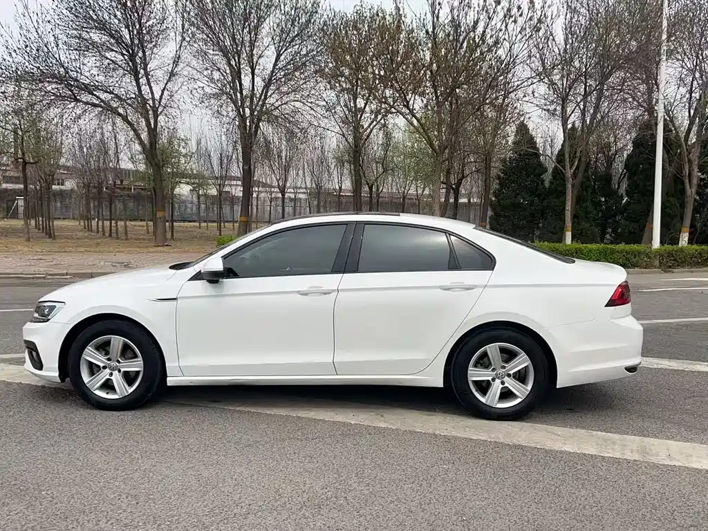 Volkswagen Lamando 2021 230TSI DSG