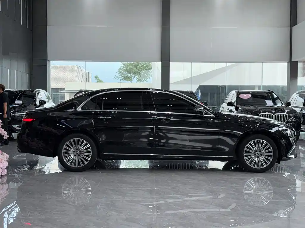 Mercedes-Benz E-Class — миниатюра 8