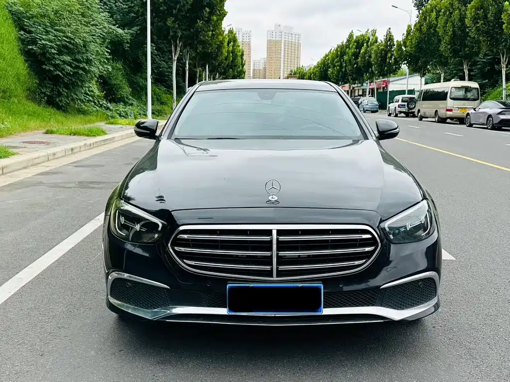 Mercedes-Benz E-Class — миниатюра 2