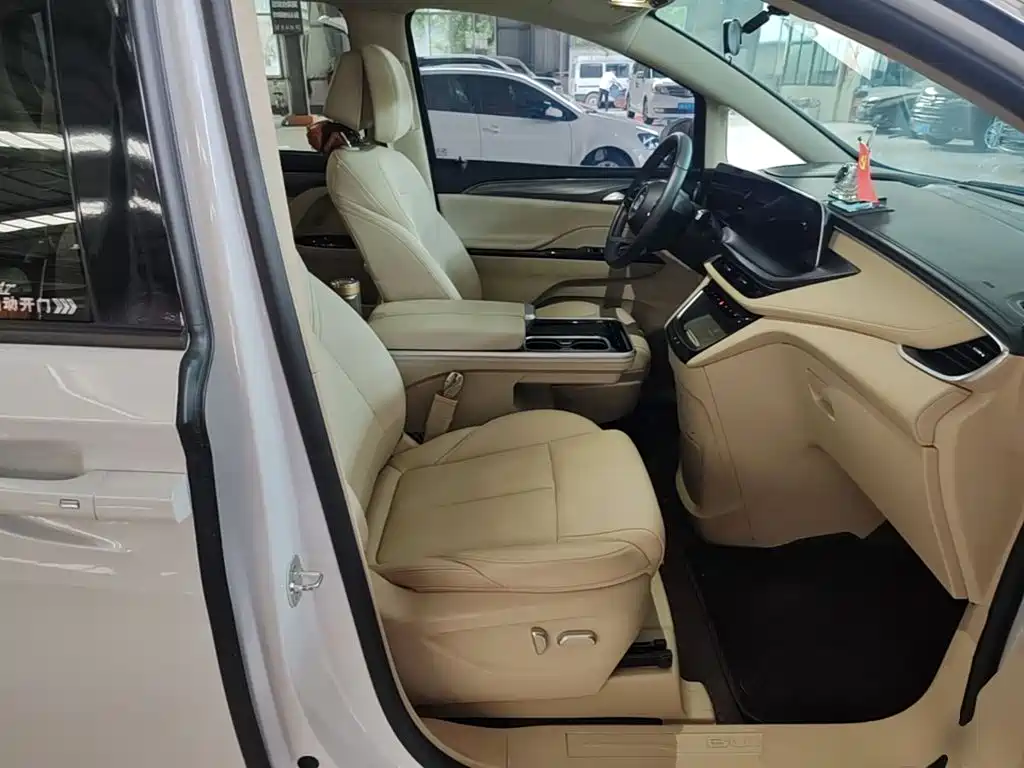 Buick GL8 Hybrid — миниатюра 25