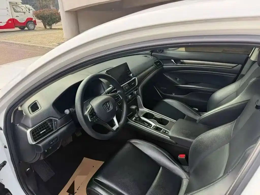 Honda Accord — миниатюра 7