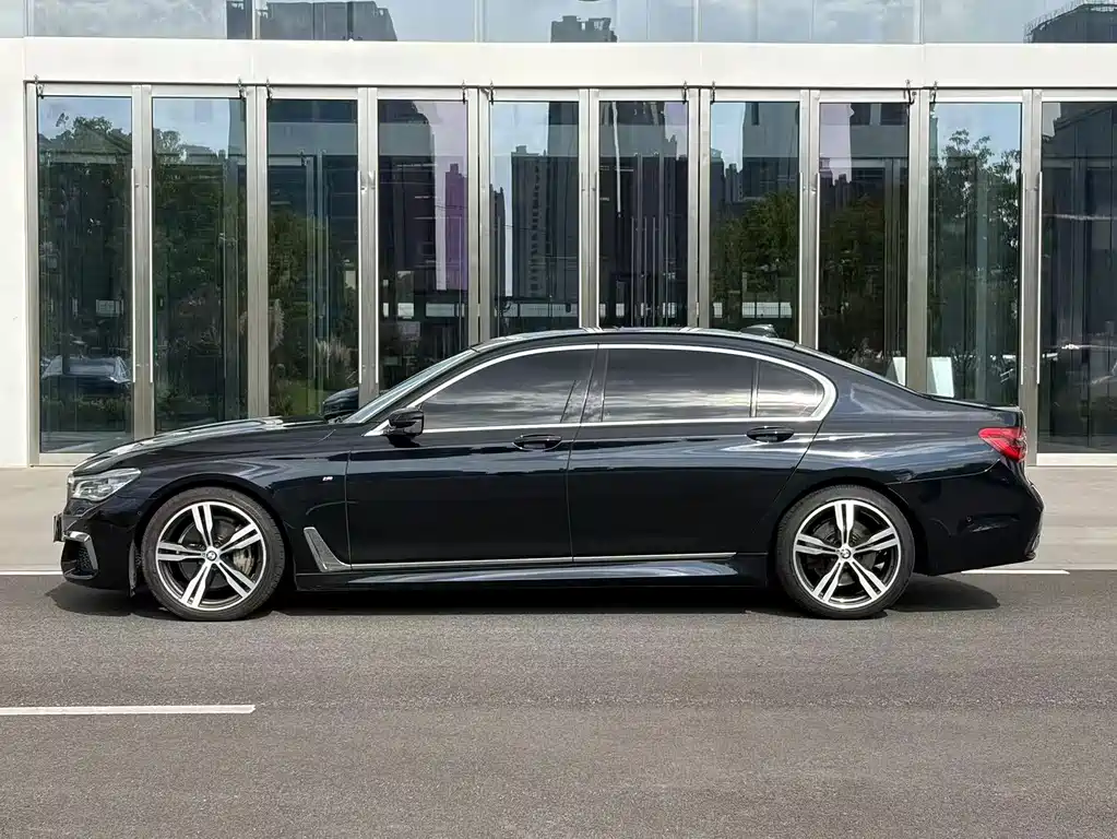 BMW 7 Series — миниатюра 3