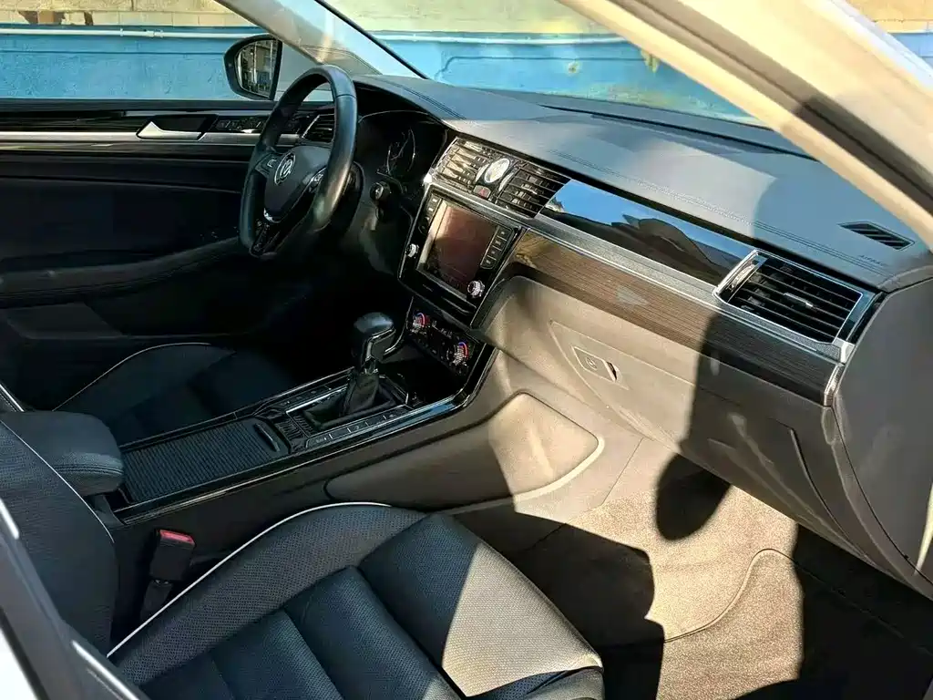 Volkswagen Phideon — миниатюра 3