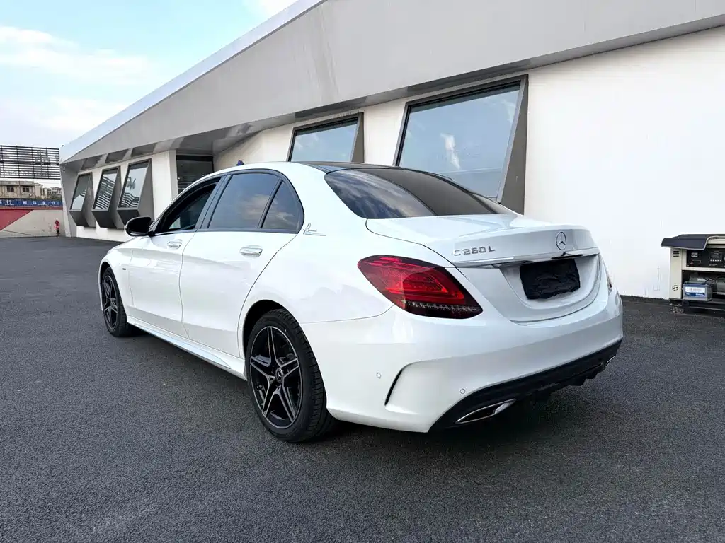 Mercedes-Benz C-Class — миниатюра 13