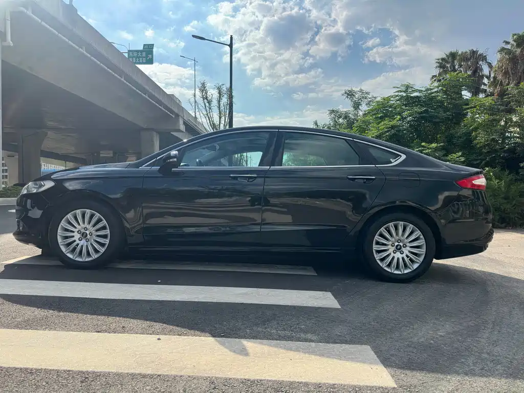 Ford Mondeo — миниатюра 8
