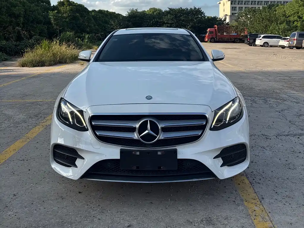 Mercedes-Benz E-Class — миниатюра 2