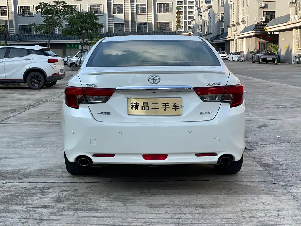 Toyota Reiz — миниатюра 5
