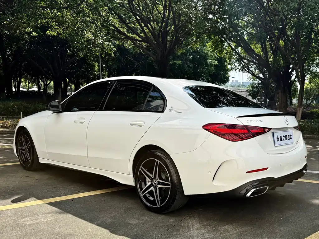 Mercedes-Benz C-Class — миниатюра 6