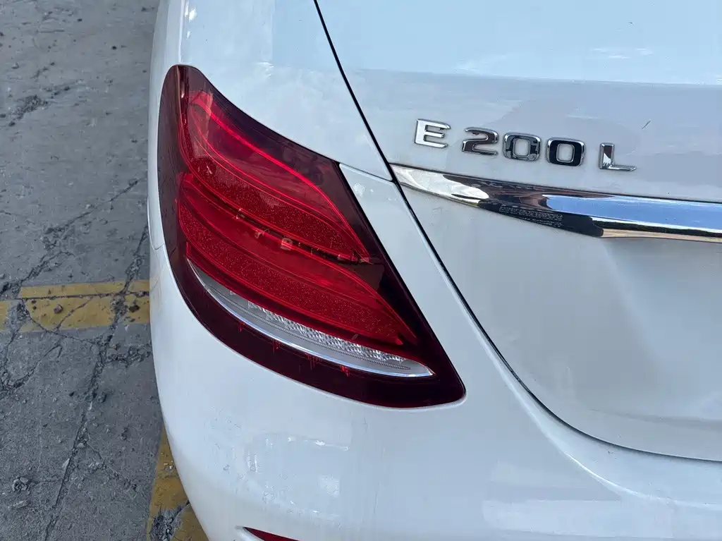 Mercedes-Benz E-Class — миниатюра 5