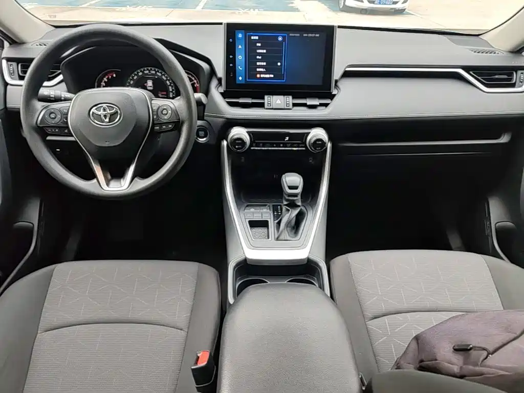 Toyota RAV4 — миниатюра 10