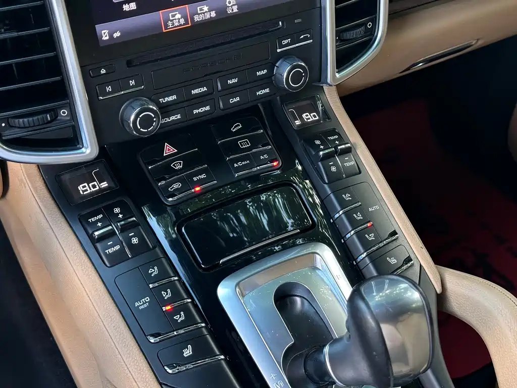 Porsche Cayenne — миниатюра 11