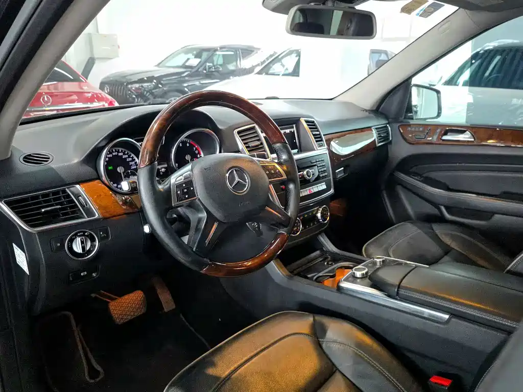 Mercedes-Benz M-Class — миниатюра 7