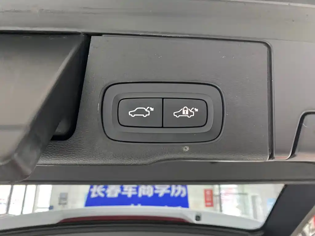 VOLVO XC60 PLUG IN HYBRID