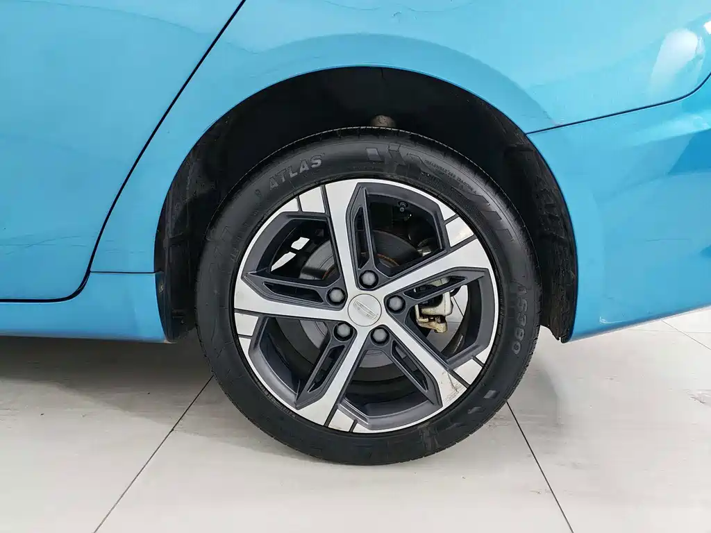 Geely Emgrand — миниатюра 9