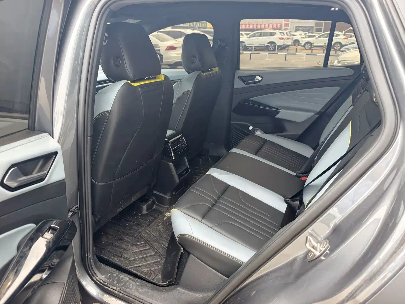 Volkswagen ID.4 X 2023 Silver/gray из Китая, фото 5