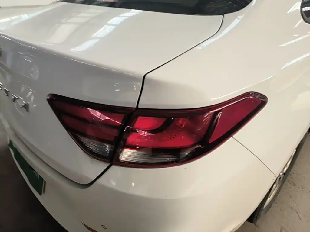 Hyundai Elantra — миниатюра 8