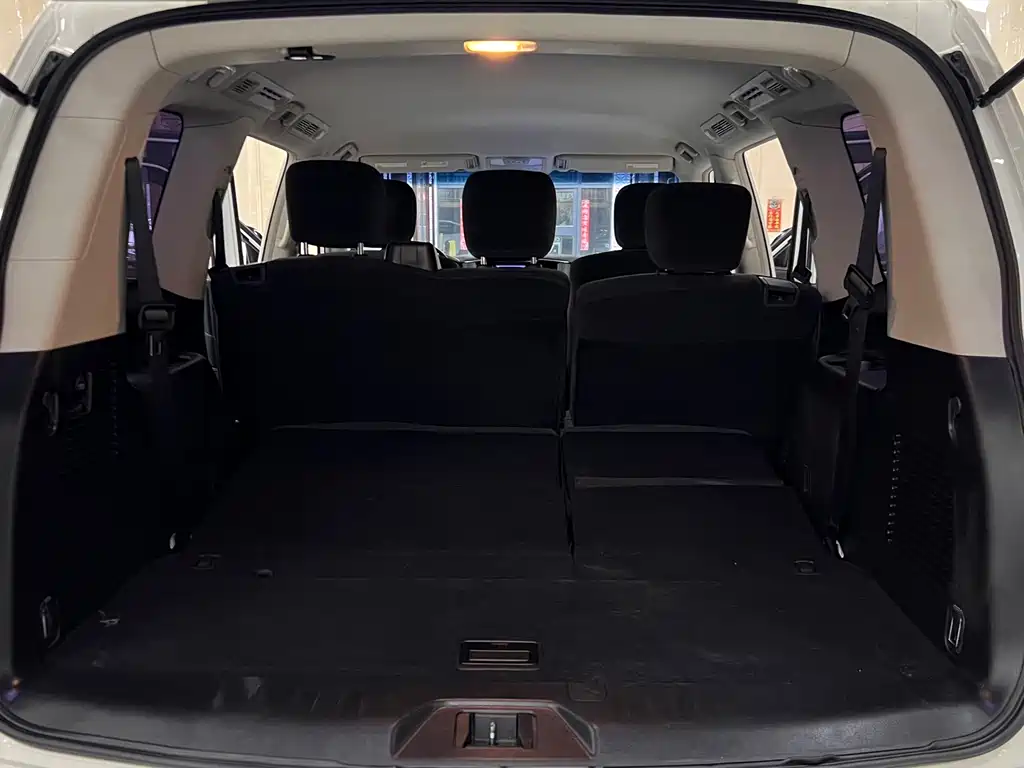 Nissan Patrol — миниатюра 13