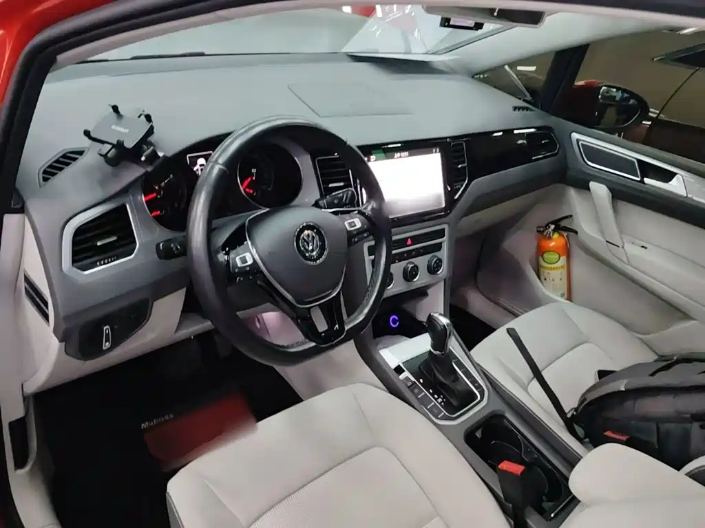 Volkswagen Golf · 2016 230TSI AT