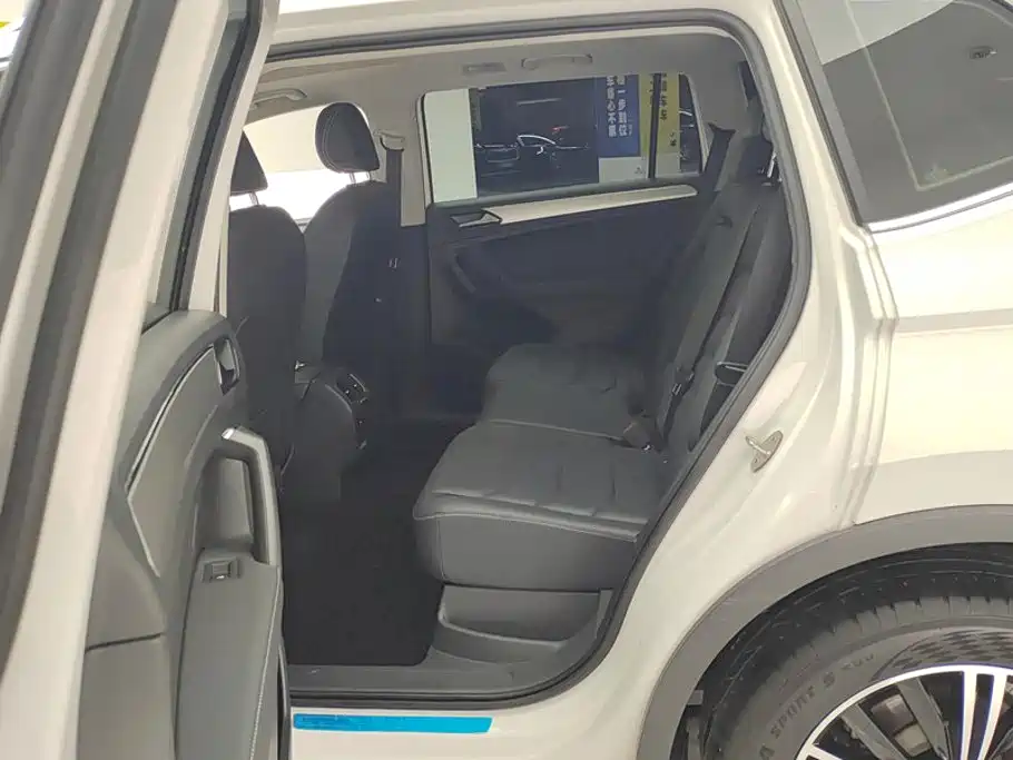 Volkswagen Tiguan L — миниатюра 11