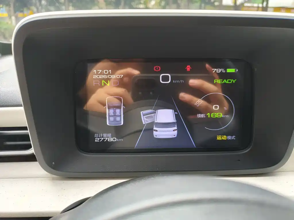 Wuling MINIEV — миниатюра 6