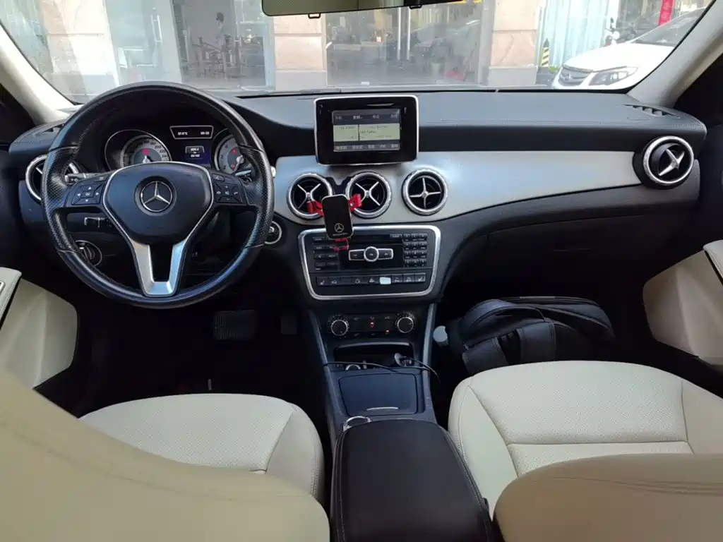 Mercedes-Benz GLA — миниатюра 10