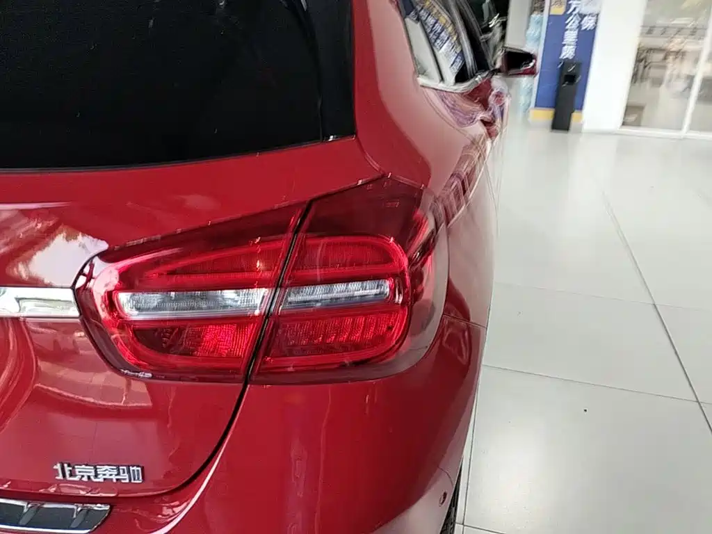 Mercedes-Benz GLA — миниатюра 8