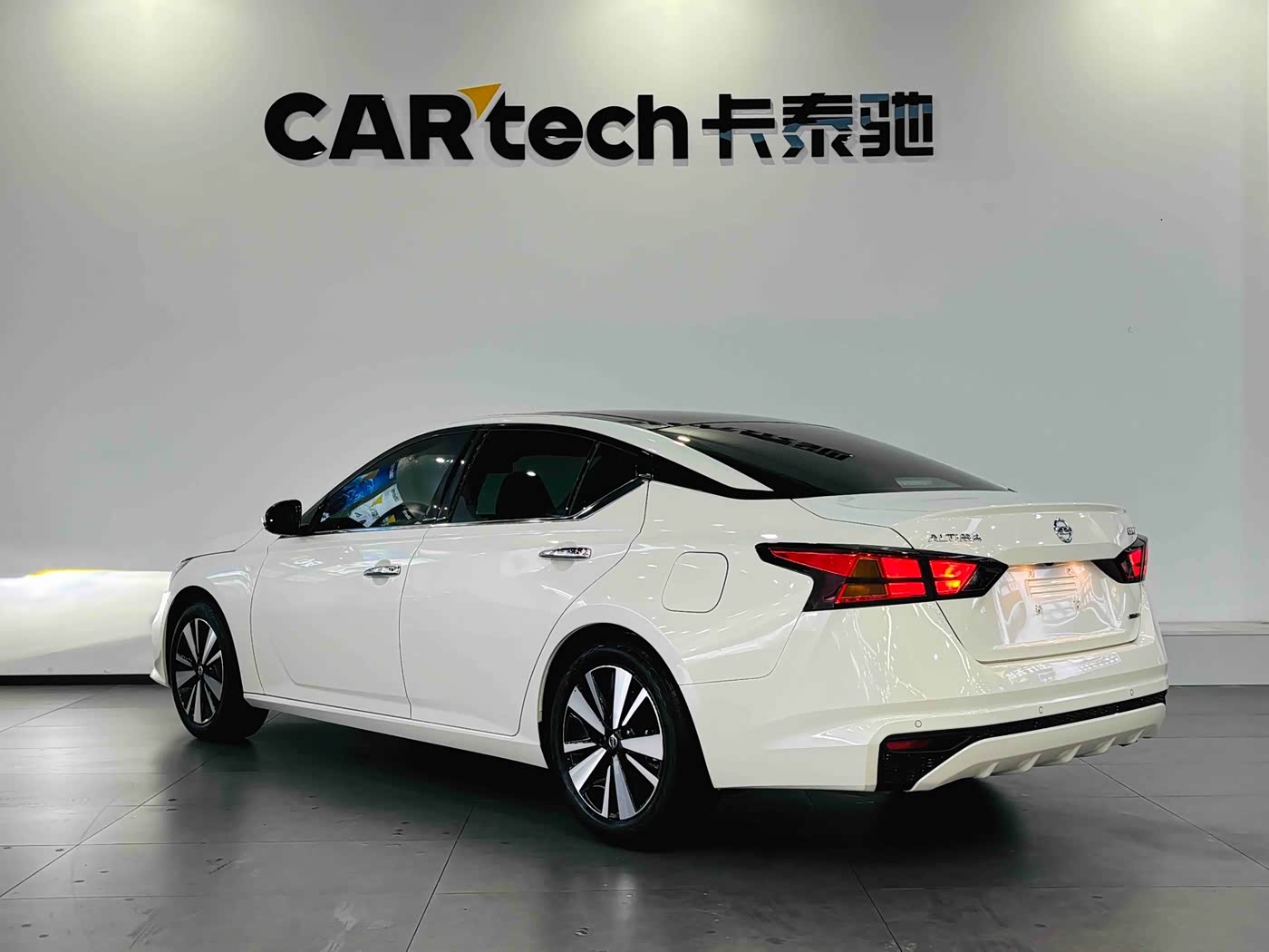 Nissan Teana 2.0 л 2022 г. Белый, пробег 17000 км