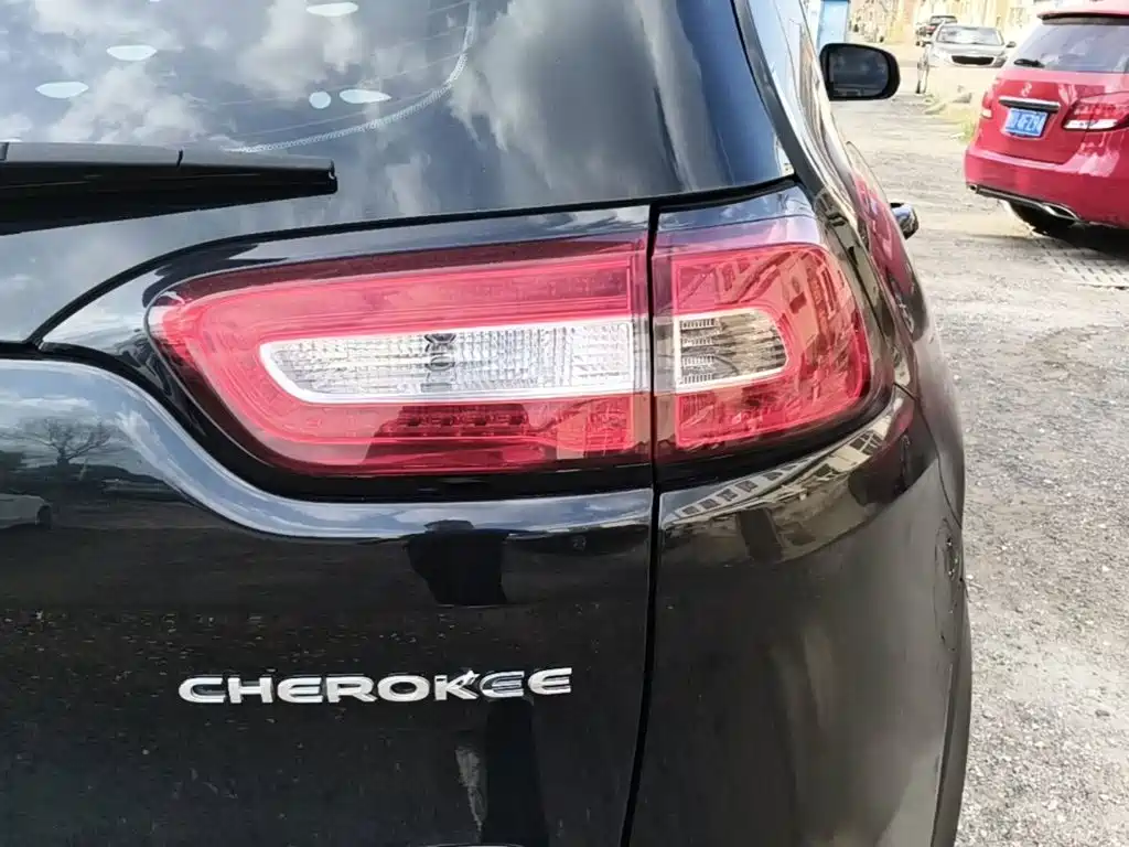 Jeep Cherokee — миниатюра 8