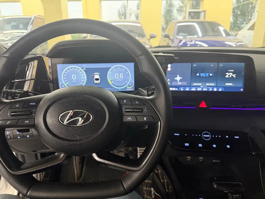 Hyundai Elantra — миниатюра 18