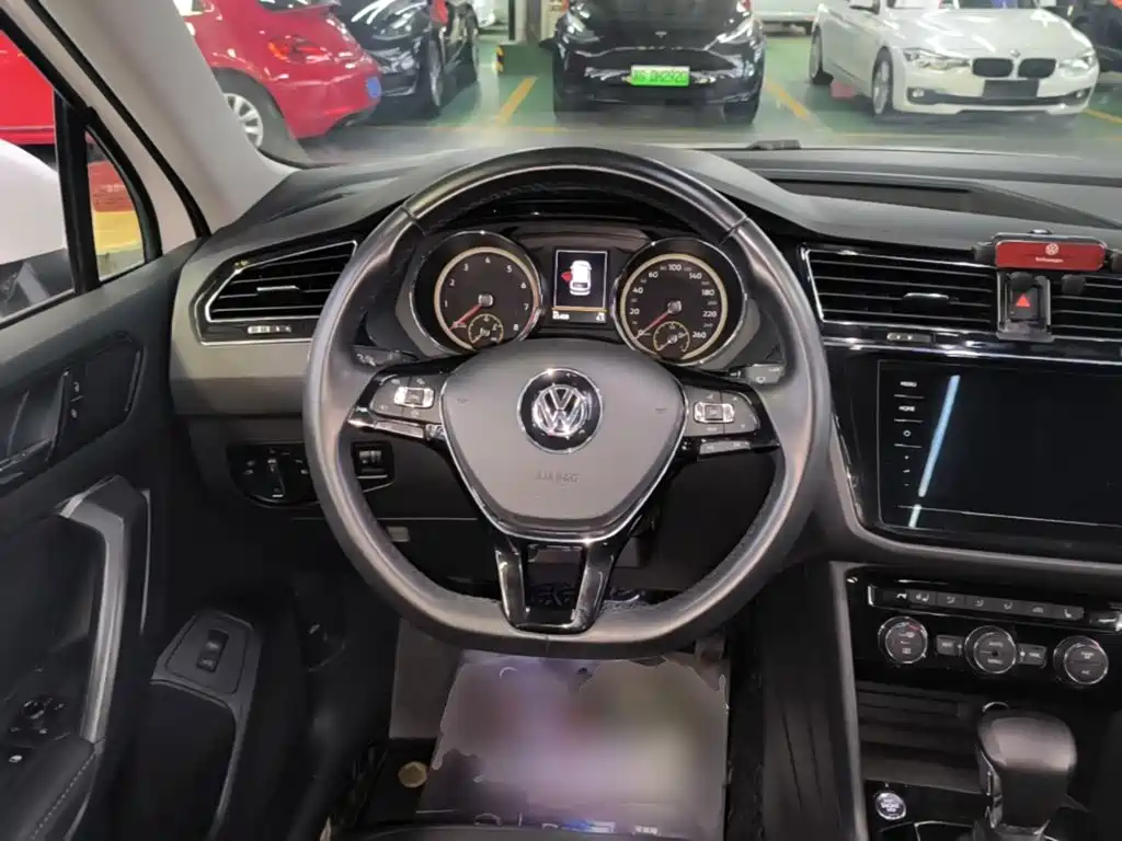 Volkswagen Tiguan L — миниатюра 11