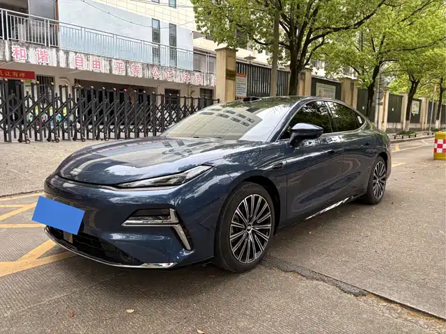 2025 Geely Galaxy Xingyao 8