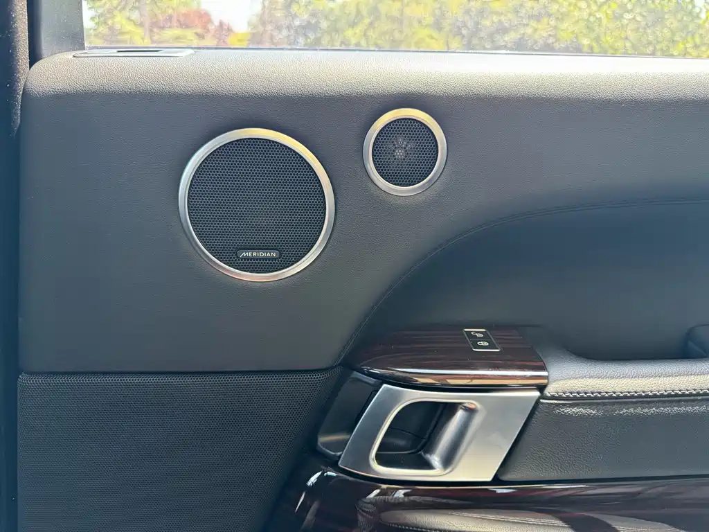 Land Rover Range Rover — миниатюра 21
