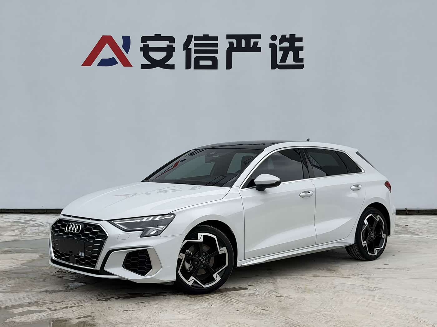 Audi A3 1.4 л 2024 г. Белый, пробег 32000 км