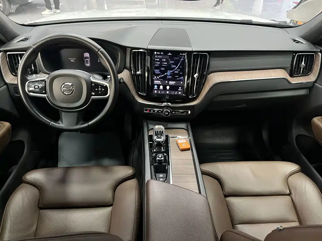 Volvo XC60 PHEV — миниатюра 15
