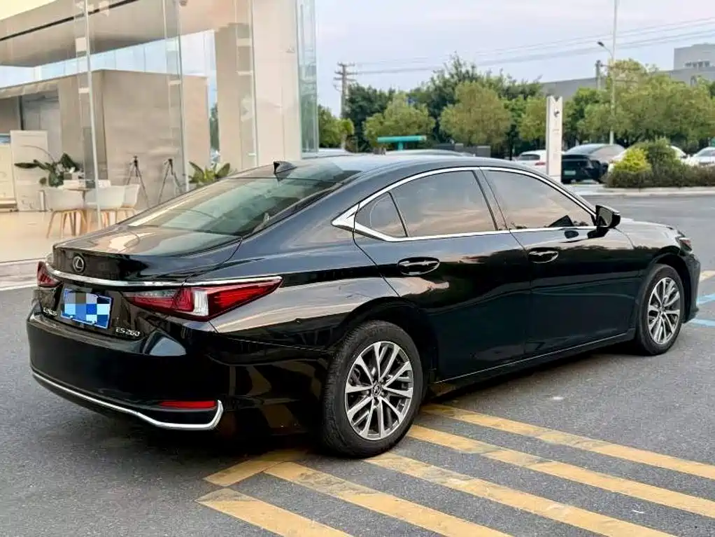 Lexus ES 2023 — фото 4