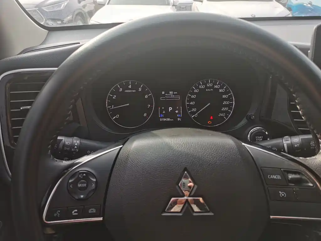 MITSUBISHI OUTLANDER