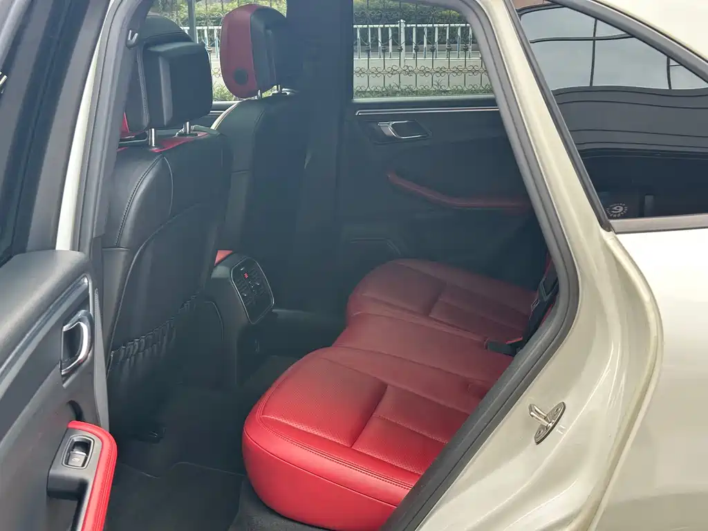 Porsche Macan — миниатюра 7