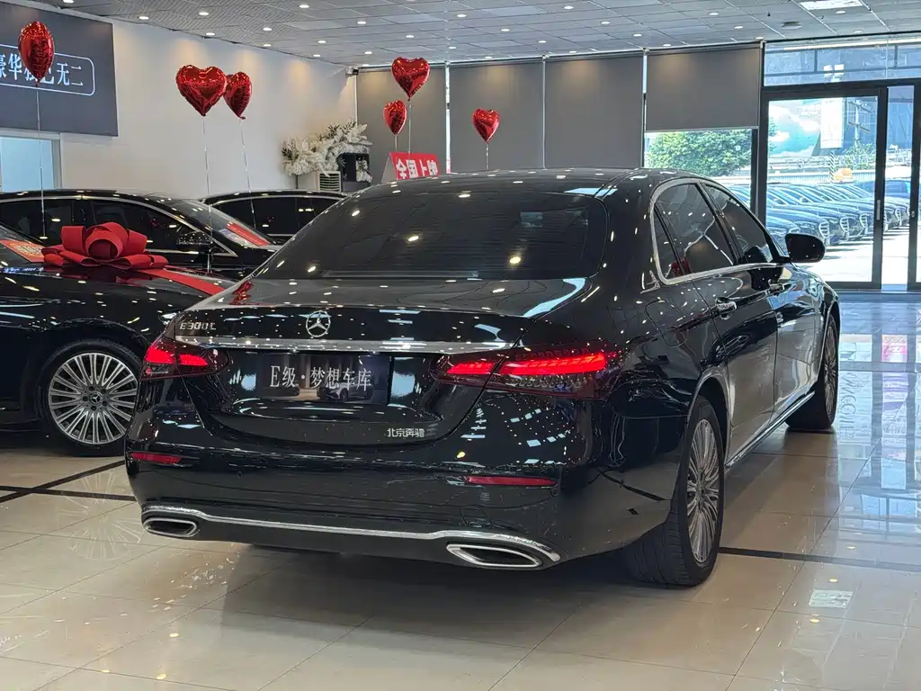 Mercedes-Benz E-Class — миниатюра 17
