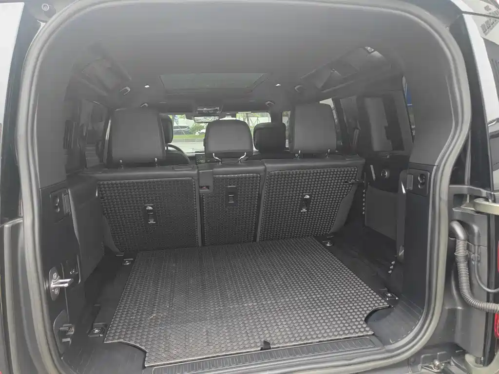 Land Rover Defender — миниатюра 9