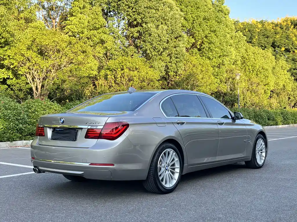 BMW 7 Series — миниатюра 3