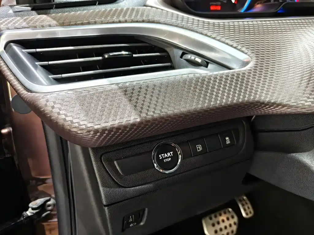 Peugeot 2008 — миниатюра 13