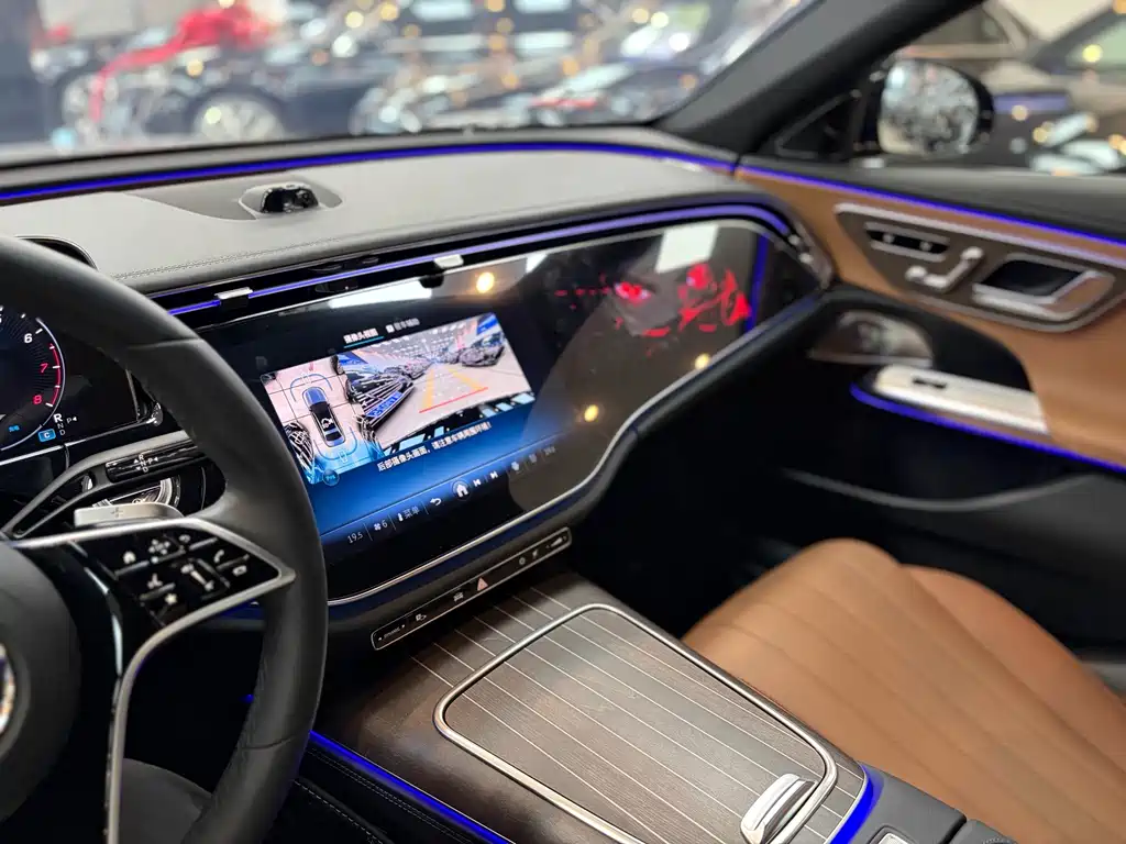 Mercedes-Benz E-Class — миниатюра 16